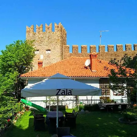 Apartmaji, Sobe - Obzidje بيت ضيافة بيران