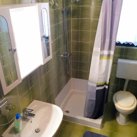 Apartmaji, Sobe - Obzidje بيت ضيافة بيران