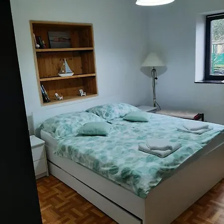 Apartmaji, Sobe - Obzidje بيت ضيافة بيران