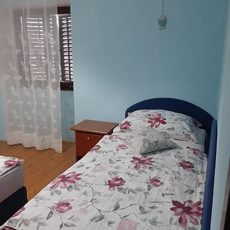 Apartmaji, Sobe - Obzidje بيت ضيافة بيران