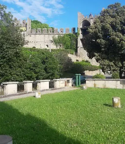 Gasthof Apartmaji, Sobe - Obzidje 3*