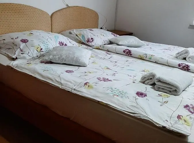 بيت ضيافة Apartmaji, Sobe - Obzidje بيران