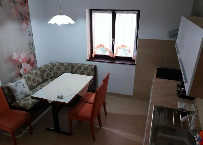 Casa de hóspedes Apartmaji, Sobe - Obzidje 3*